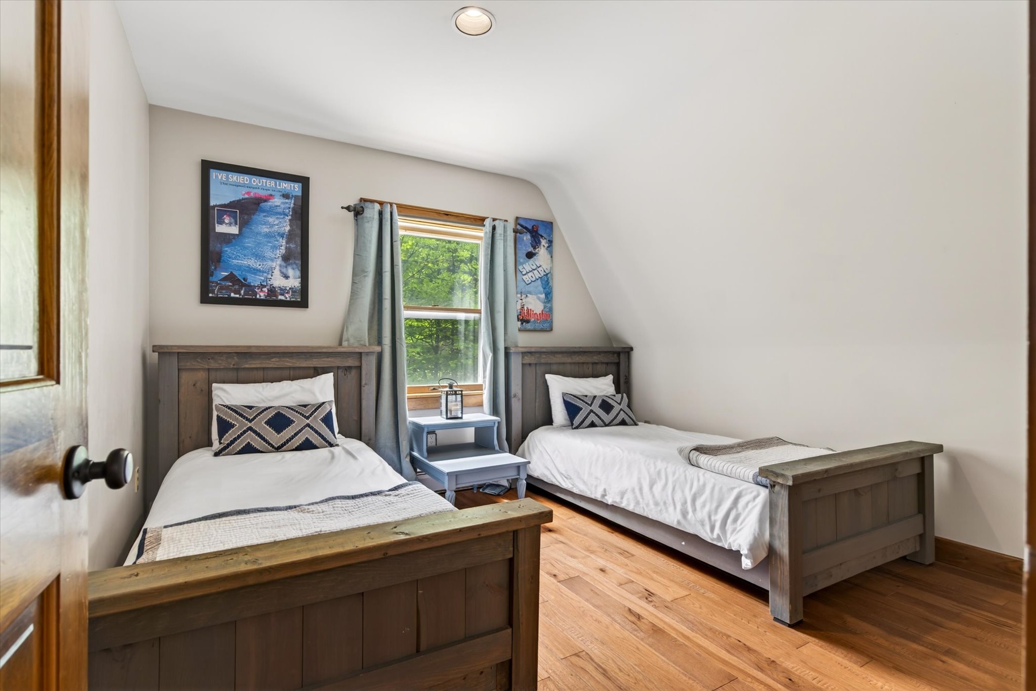 Double Black Bedroom twin beds angle 1 — Slippery Slope Chalet