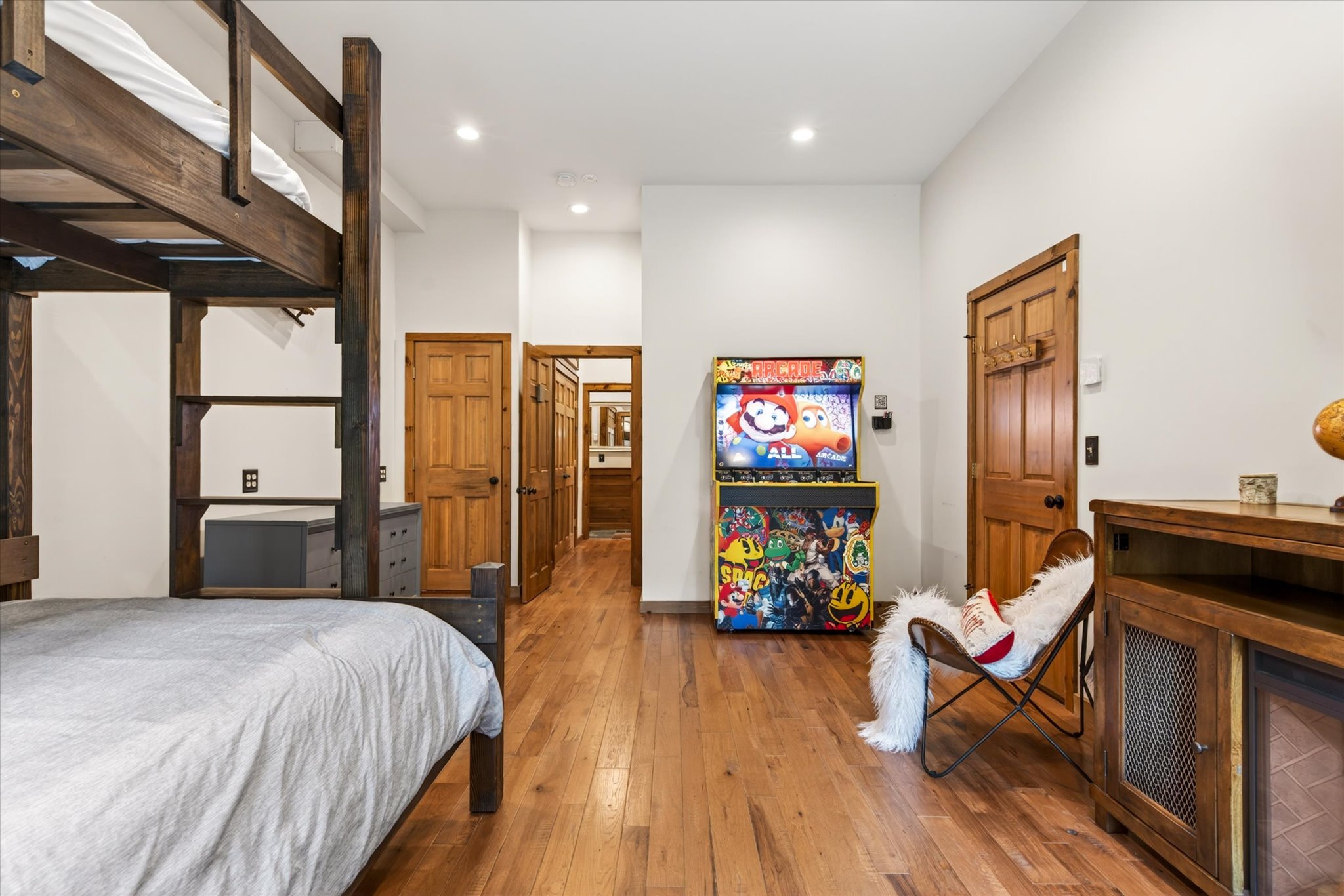 Green Circle Bedroom bunk beds and arcade angle 1 — Slippery Slope Chalet